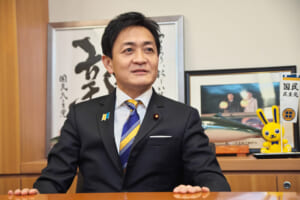 インタビューに応じる国民民主党の玉木雄一郎代表　=７日午後、東京千代田区